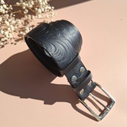 ceinture noire en cuir avec motif boucle laiton massif